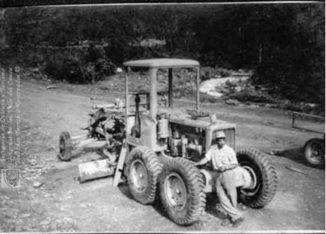 Trabajadores de Cicolac construyendo la carretera, 1960